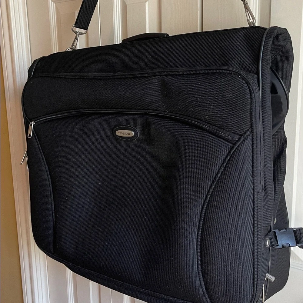 Protocol Black Garment Bag Shoulder Strap Luggage Folding Travel Suit